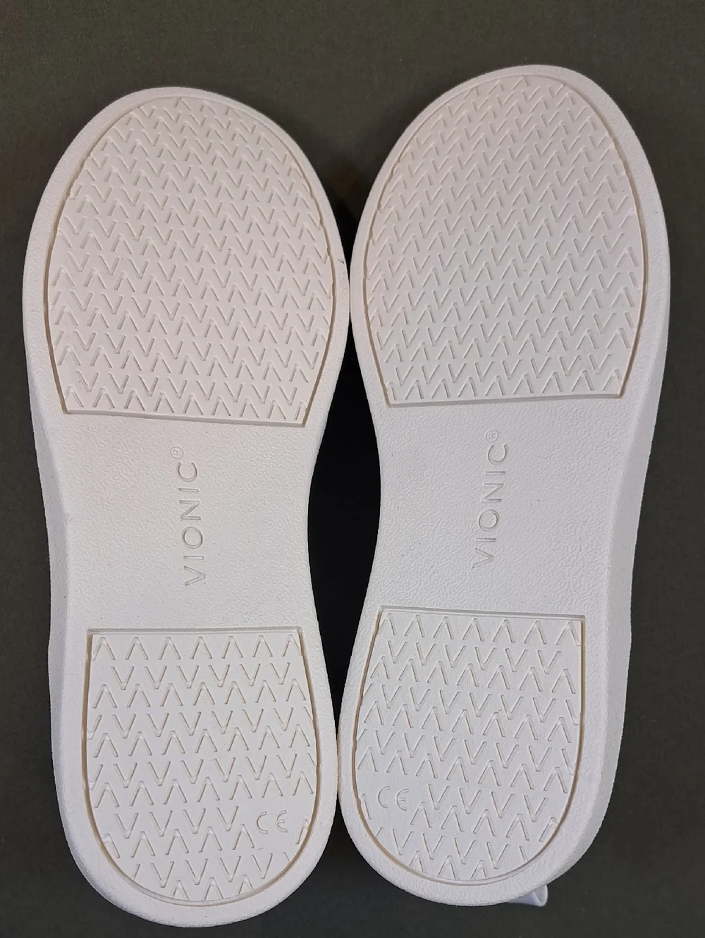 Vionic Winny Sneakers - Color: White - Size: Women 9 - Picture 9 of 11